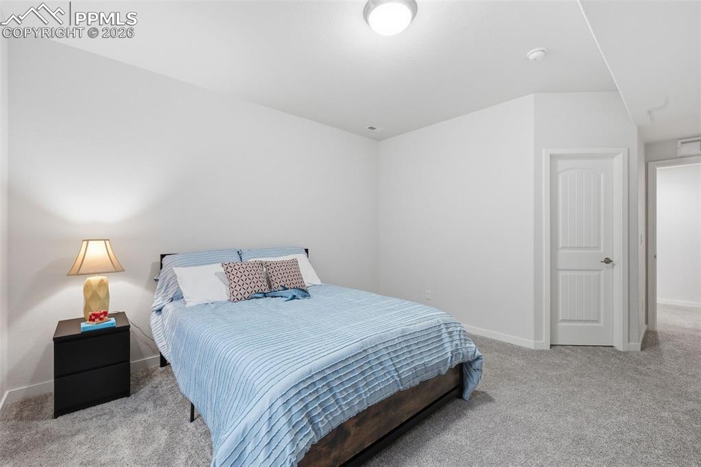 Image 28 of 50: Bedroom