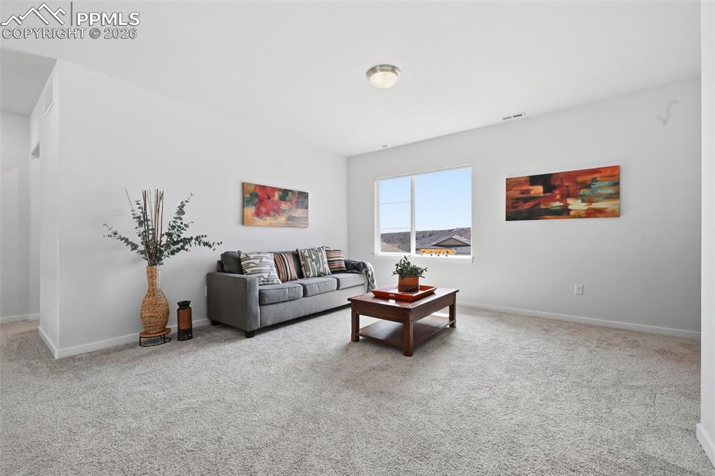 Image 31 of 50: Living Room