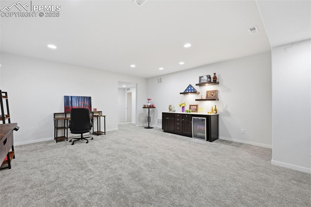 Image 34 of 50: Office