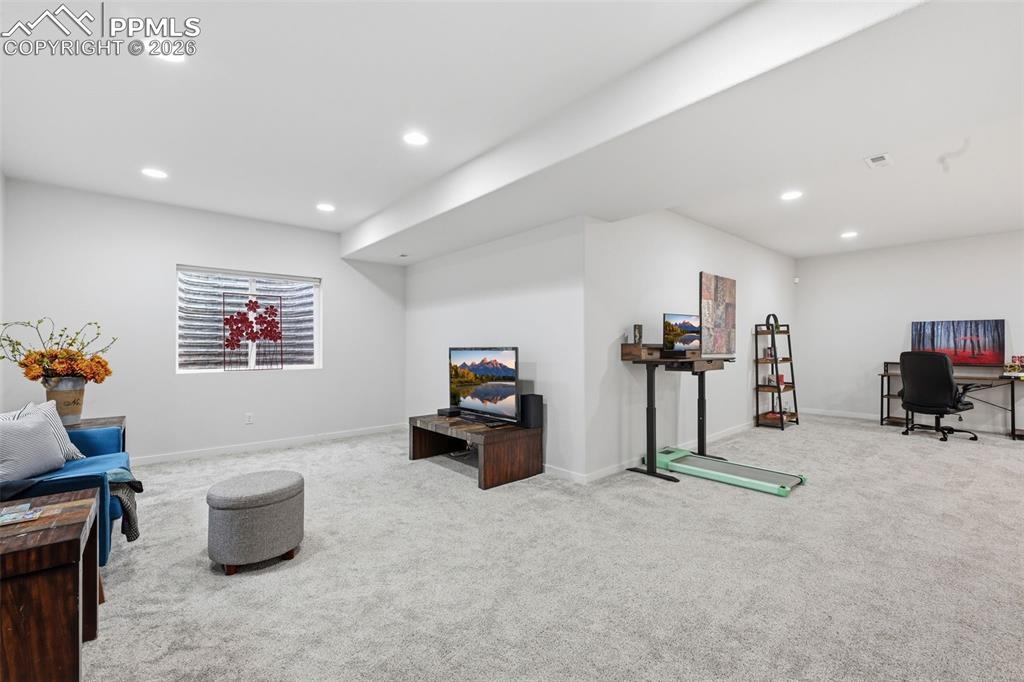 Image 35 of 50: Sitting Room