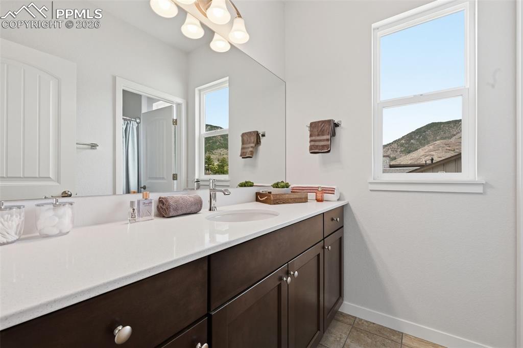 Image 36 of 50: Bathroom