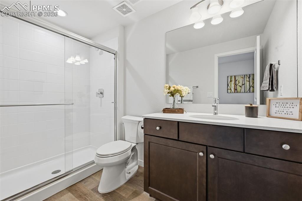 Image 38 of 50: Bathroom