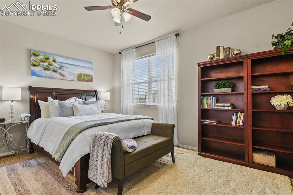 Image 18 of 32: Bedroom