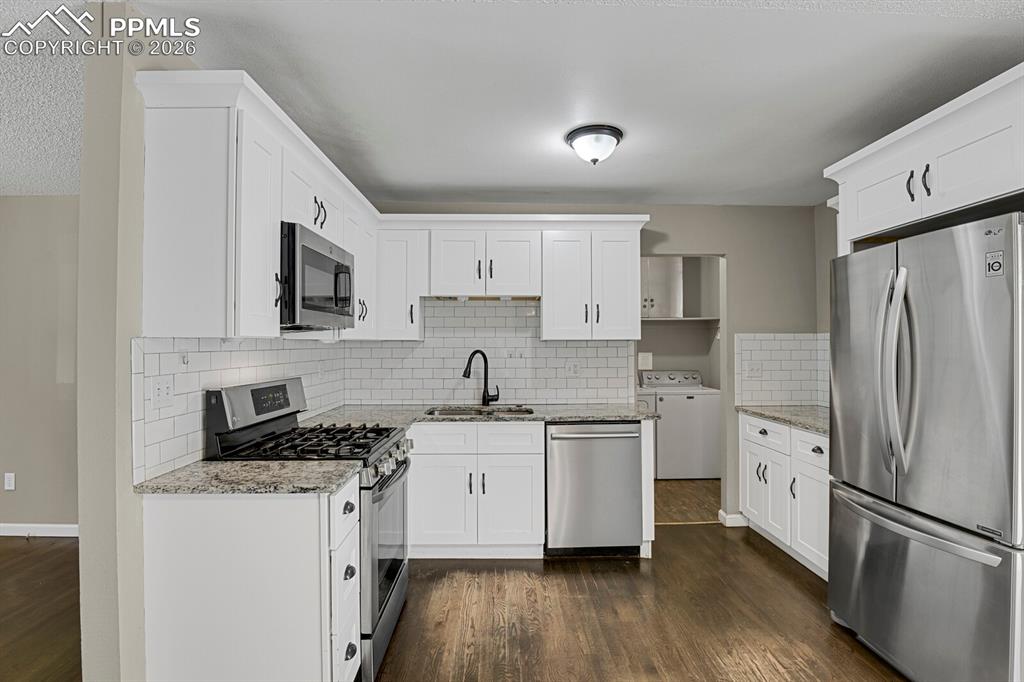 Image 11 of 29: Kitchen