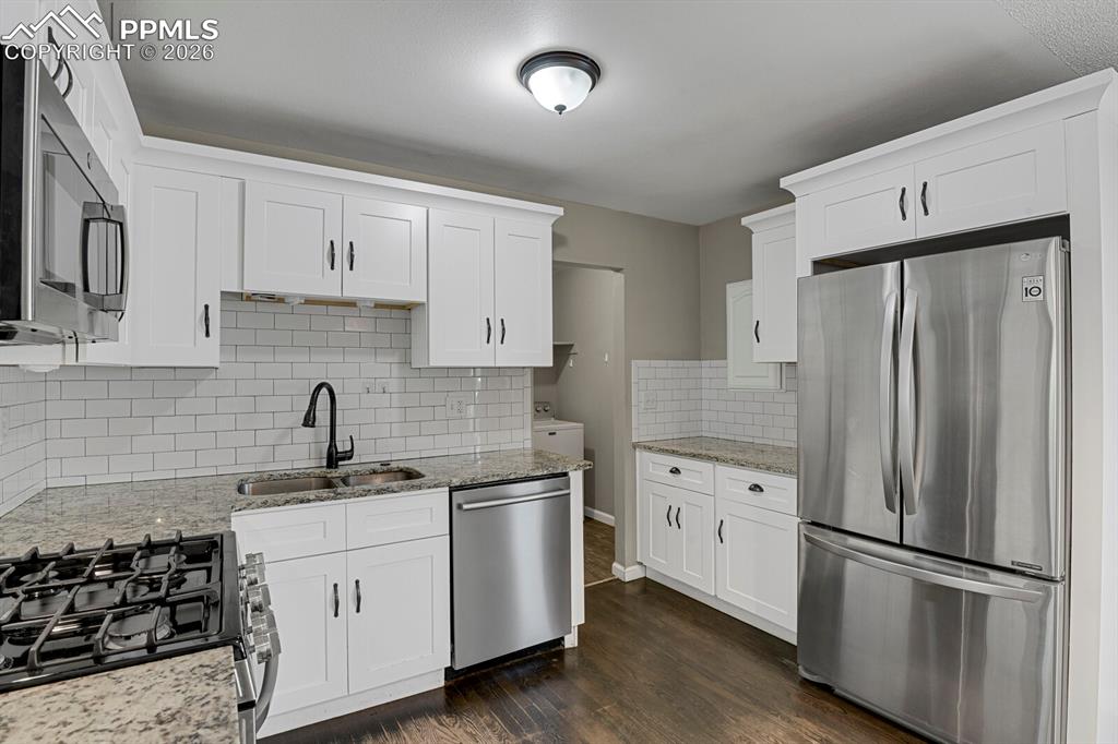 Image 12 of 29: Kitchen