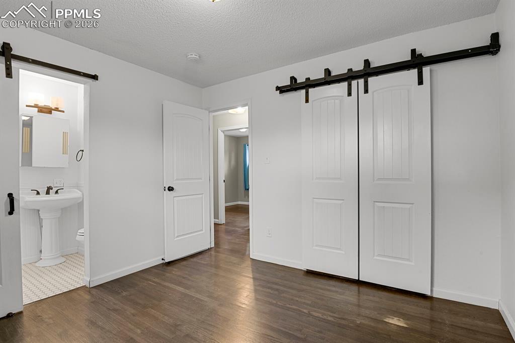 Image 16 of 29: Bedroom