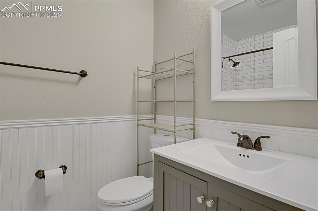 Image 20 of 29: Bathroom