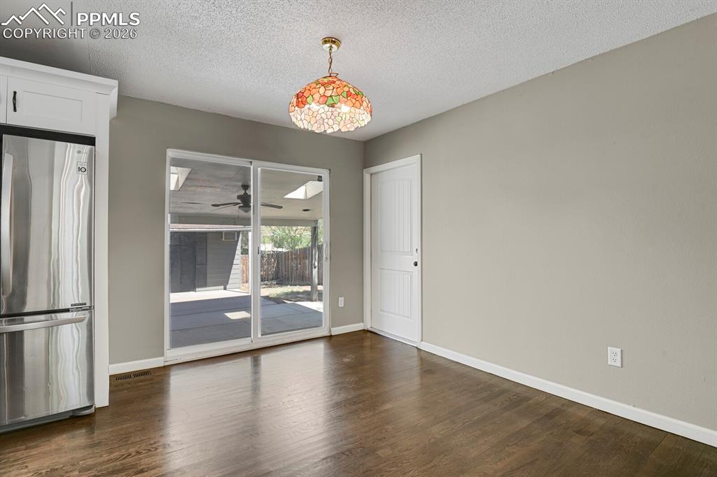 Image 9 of 29: Dining Area