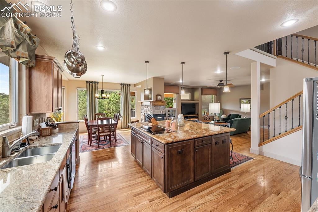 Image 8 of 50: Kitchen