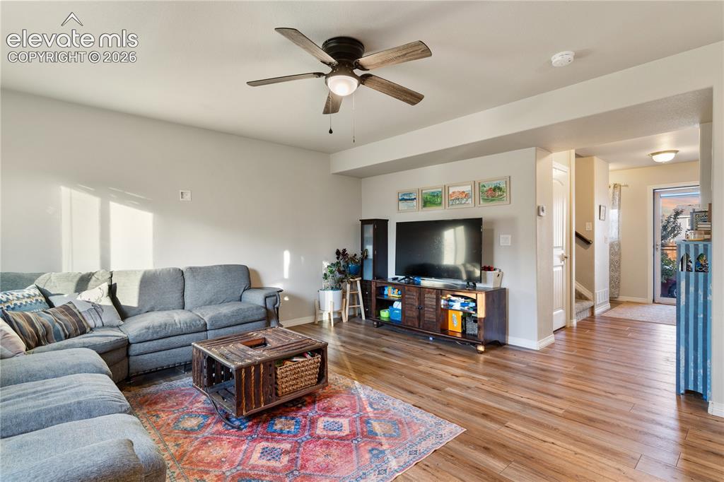 Image 12 of 43: Spacious living area