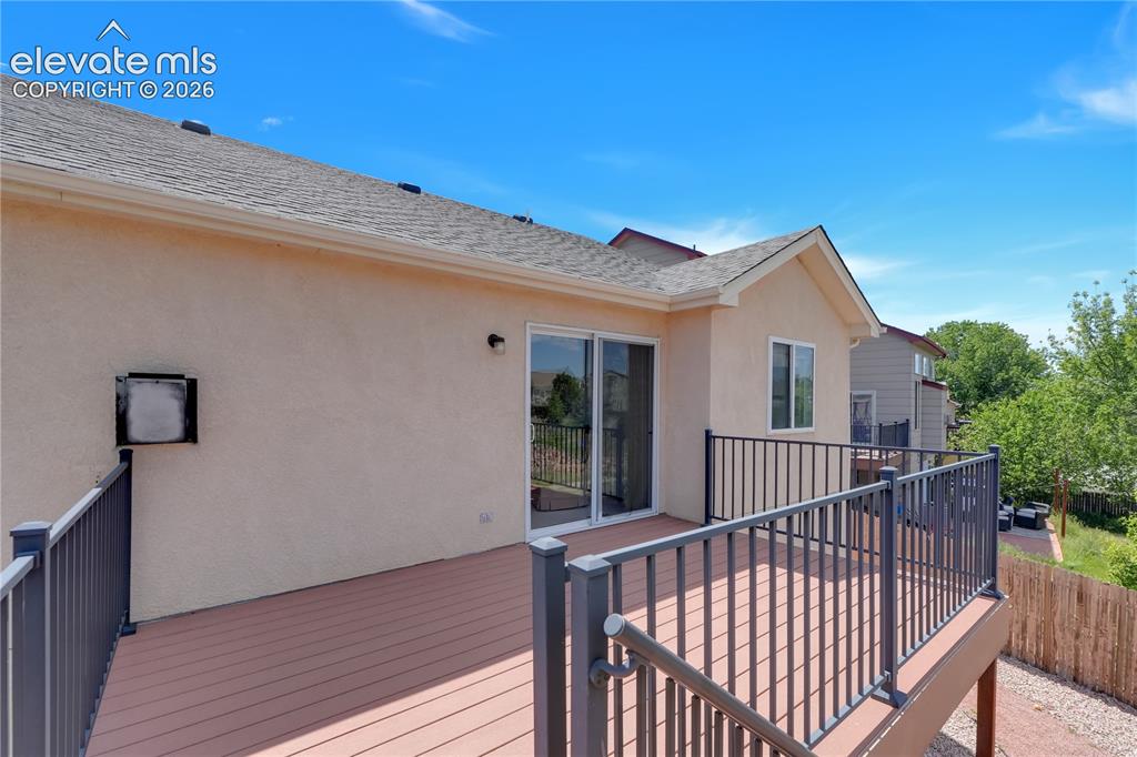 Image 20 of 27: Large deck