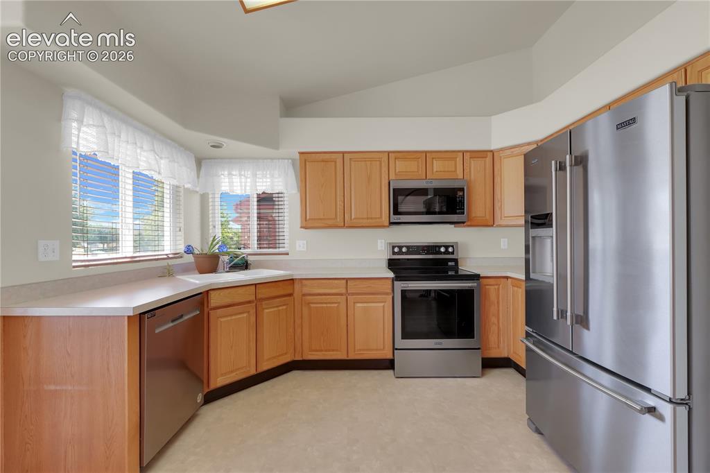 Image 6 of 27: Kitchen