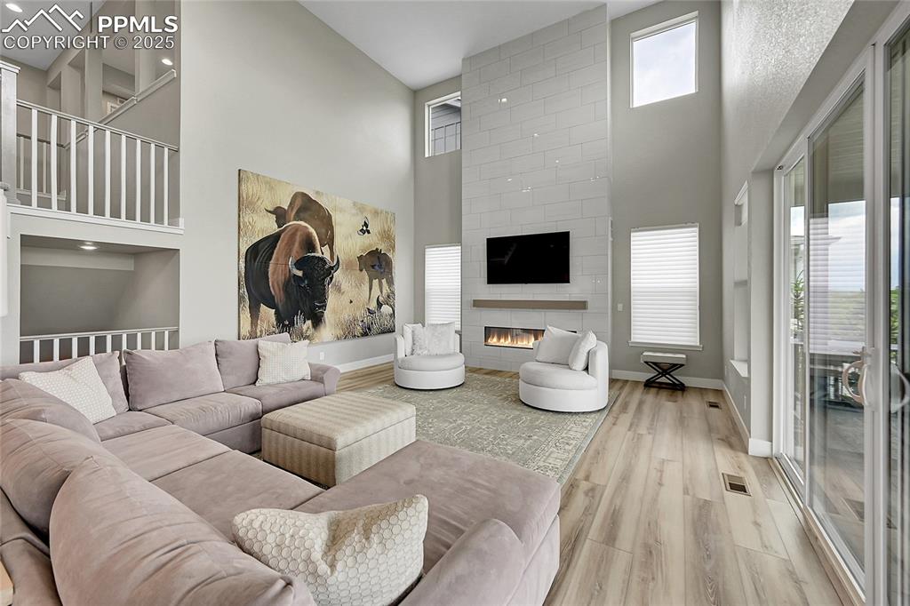 Image 4 of 49: Living Room