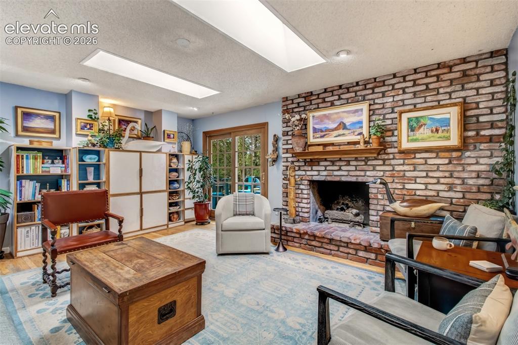 Image 10 of 48: Family Room