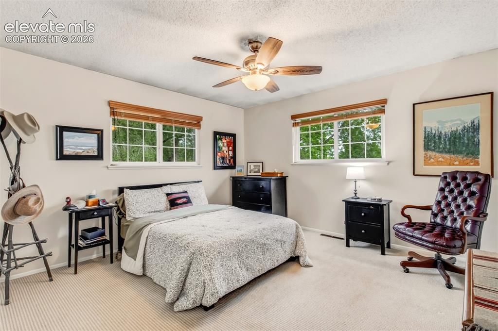 Image 16 of 48: Bedroom