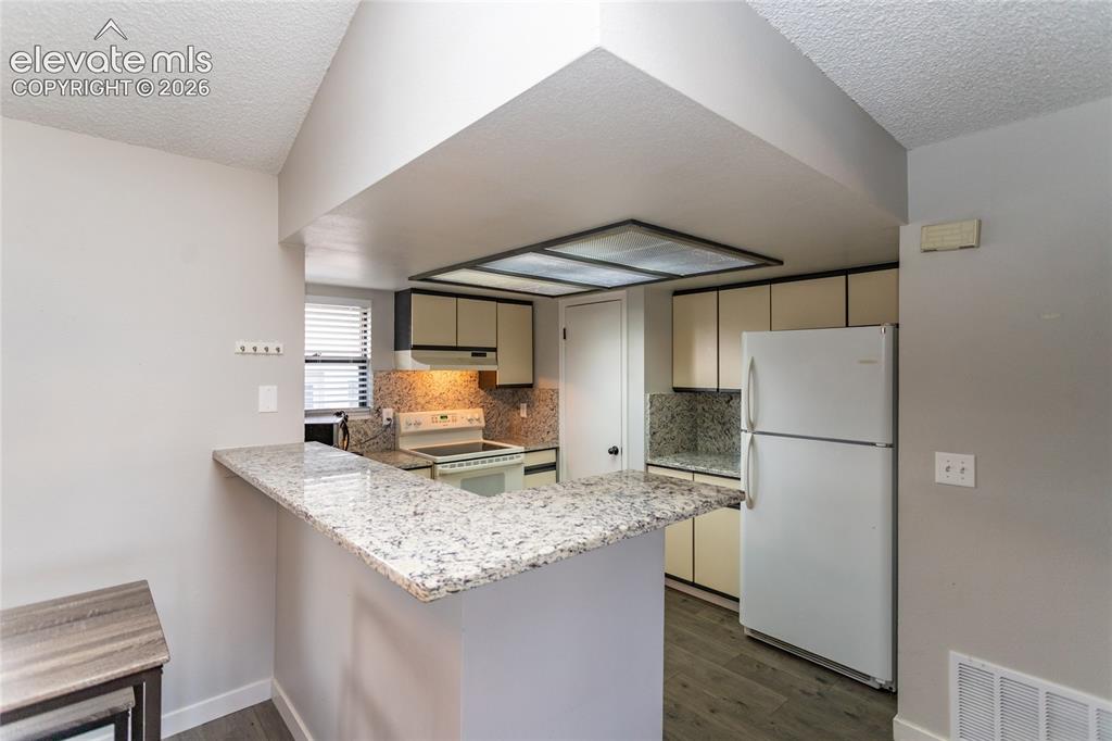 Image 10 of 37: Kitchen