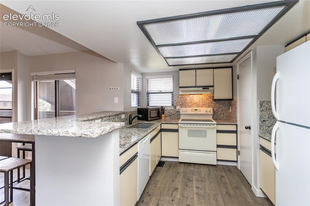 Image 11 of 37: Kitchen