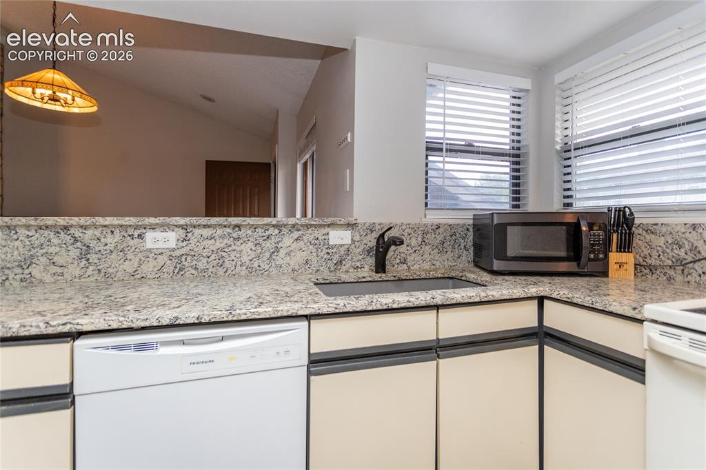 Image 12 of 37: Kitchen