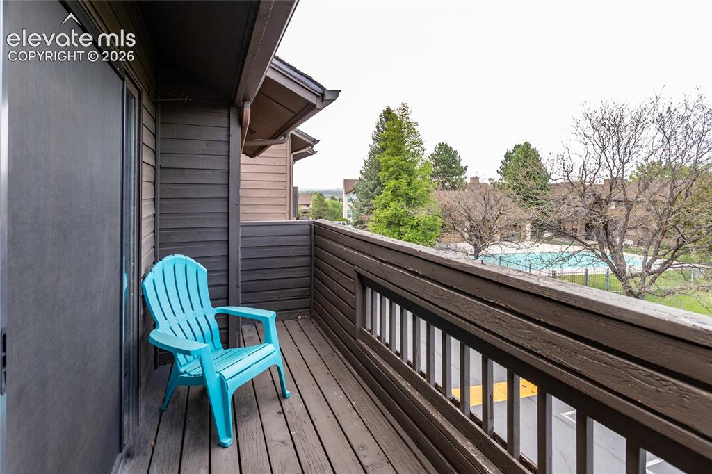 Image 17 of 37: Deck