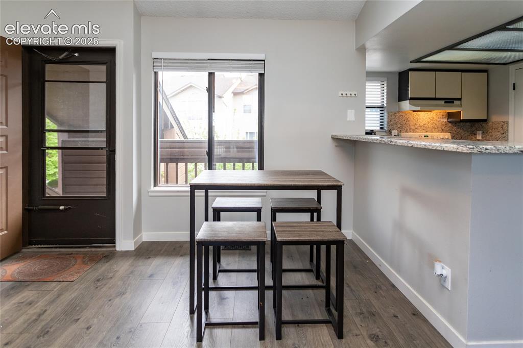 Image 9 of 37: Dining Area