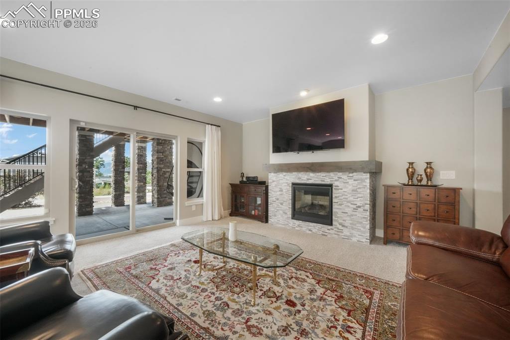 Image 30 of 50: Living Room