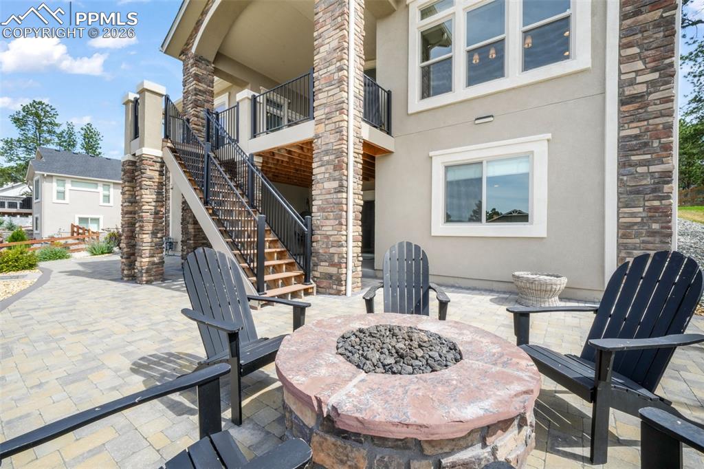 Image 40 of 50: Patio