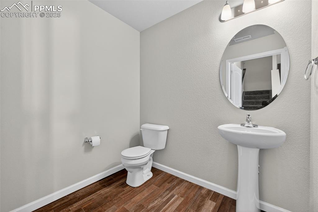 Image 16 of 38: Bathroom