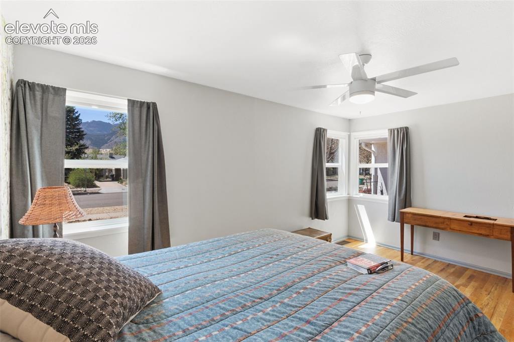 Image 12 of 26: Bedroom