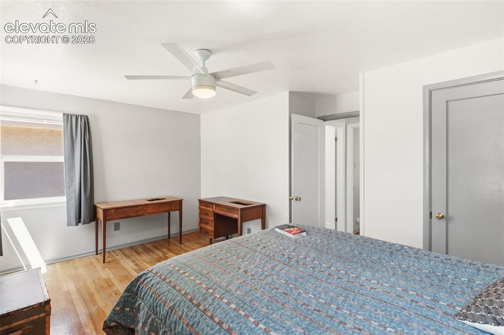 Image 13 of 26: Bedroom