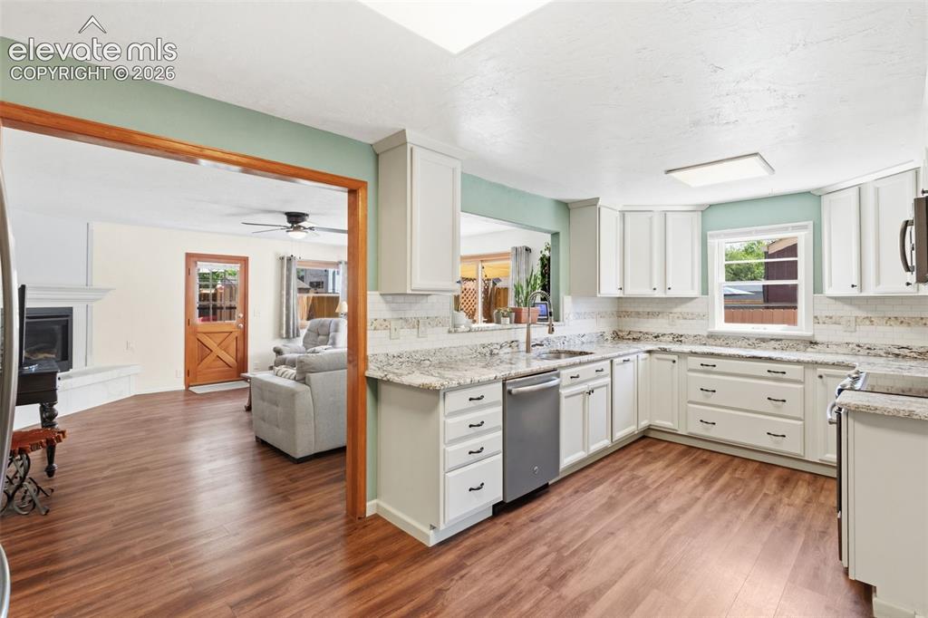 Image 5 of 26: Kitchen