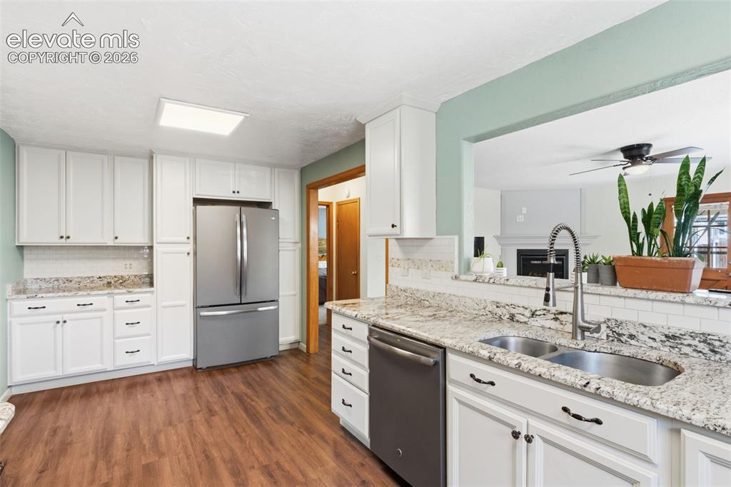 Image 6 of 26: Kitchen