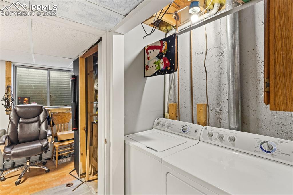 Image 16 of 19: Laundry