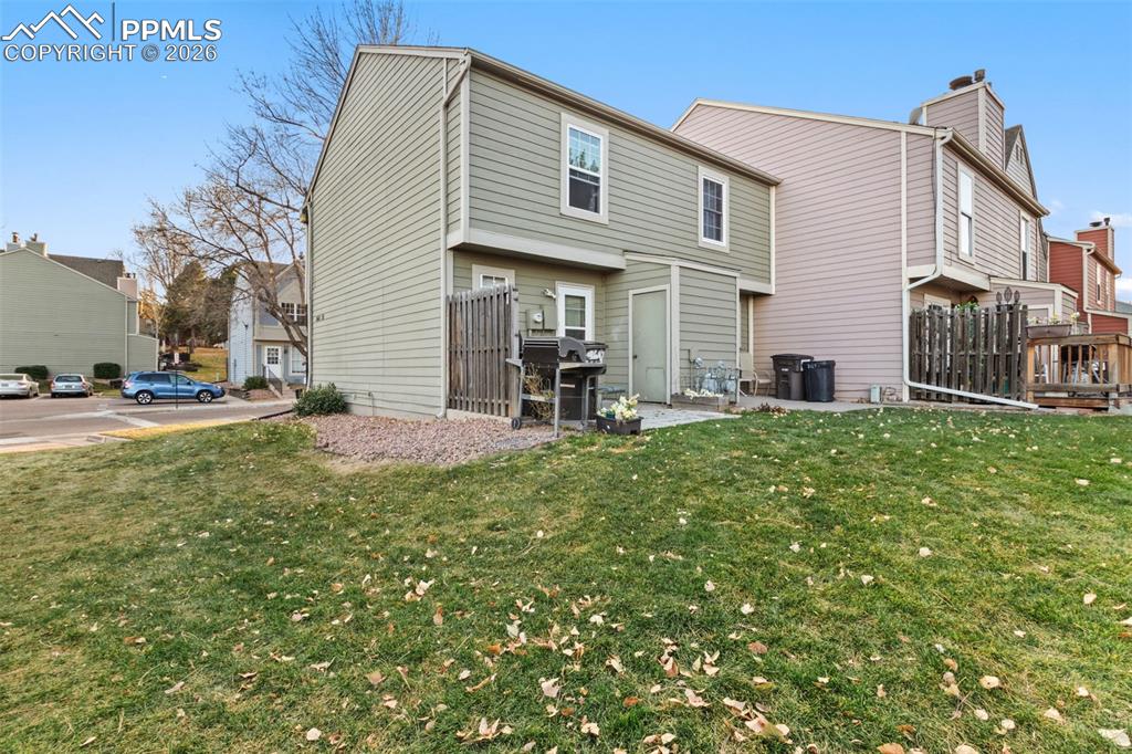 Image 19 of 19: Back of Structure