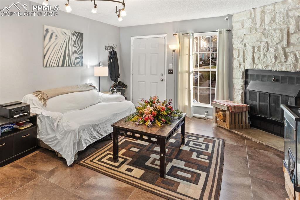 Image 5 of 19: Living Room