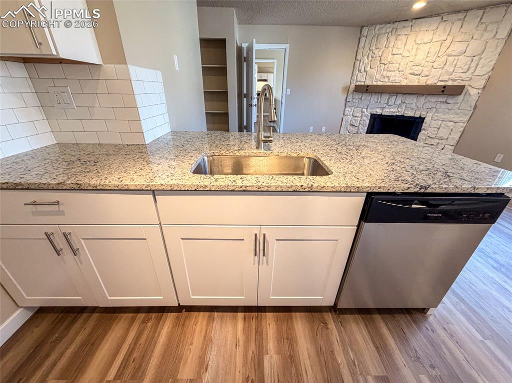 Image 10 of 35: Kitchen