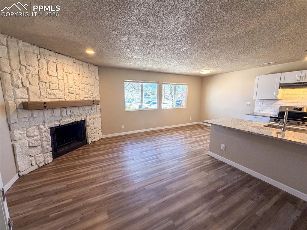 Image 11 of 35: Living Room