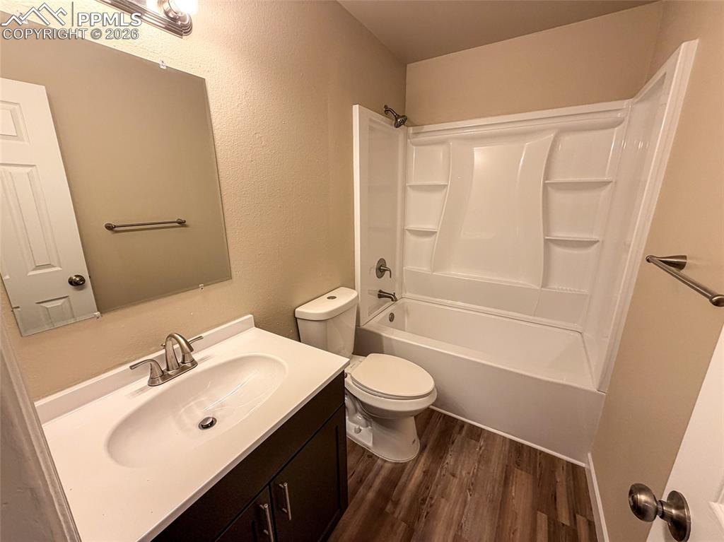 Image 14 of 35: Bathroom