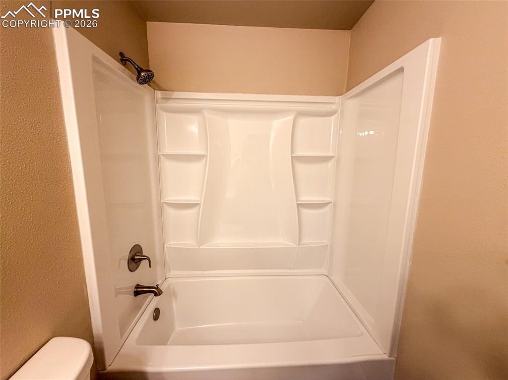 Image 15 of 35: Bathroom