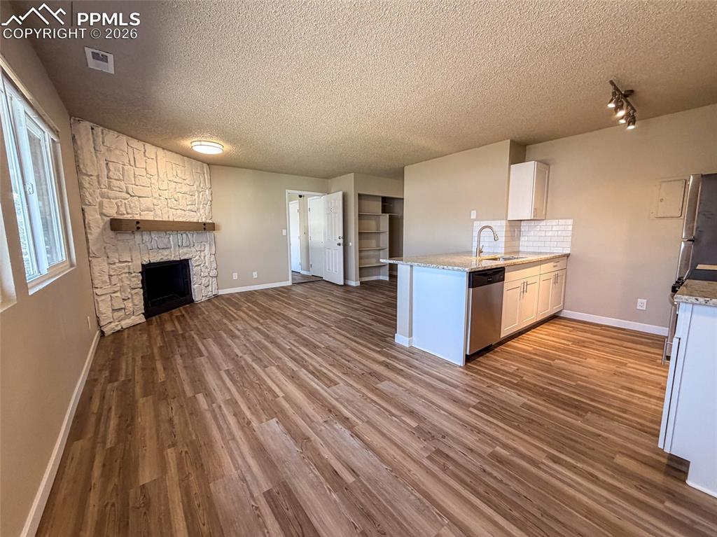 Image 30 of 35: Kitchen