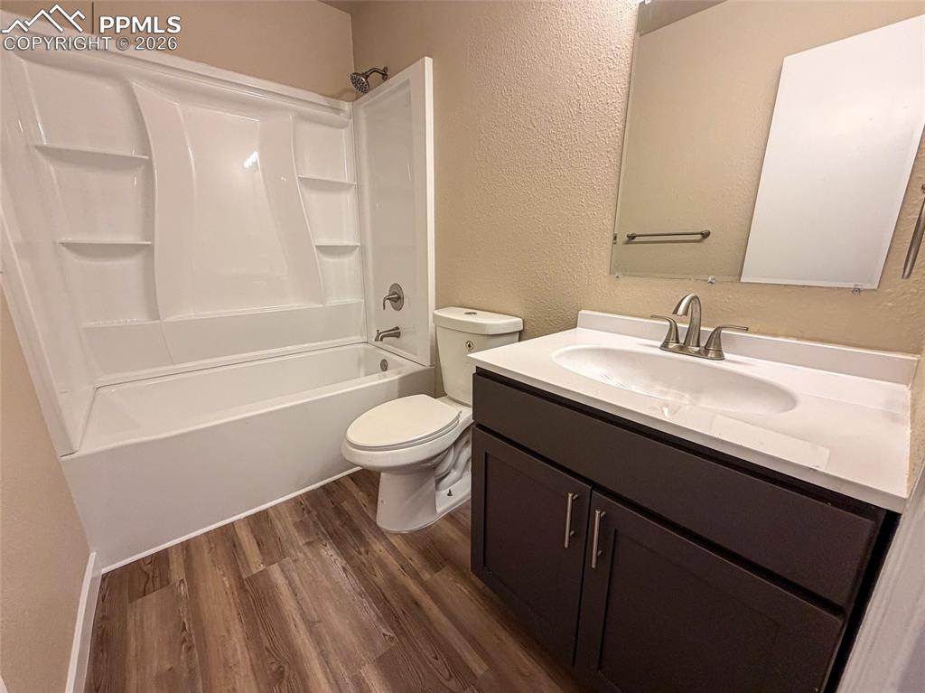 Image 32 of 35: Bathroom