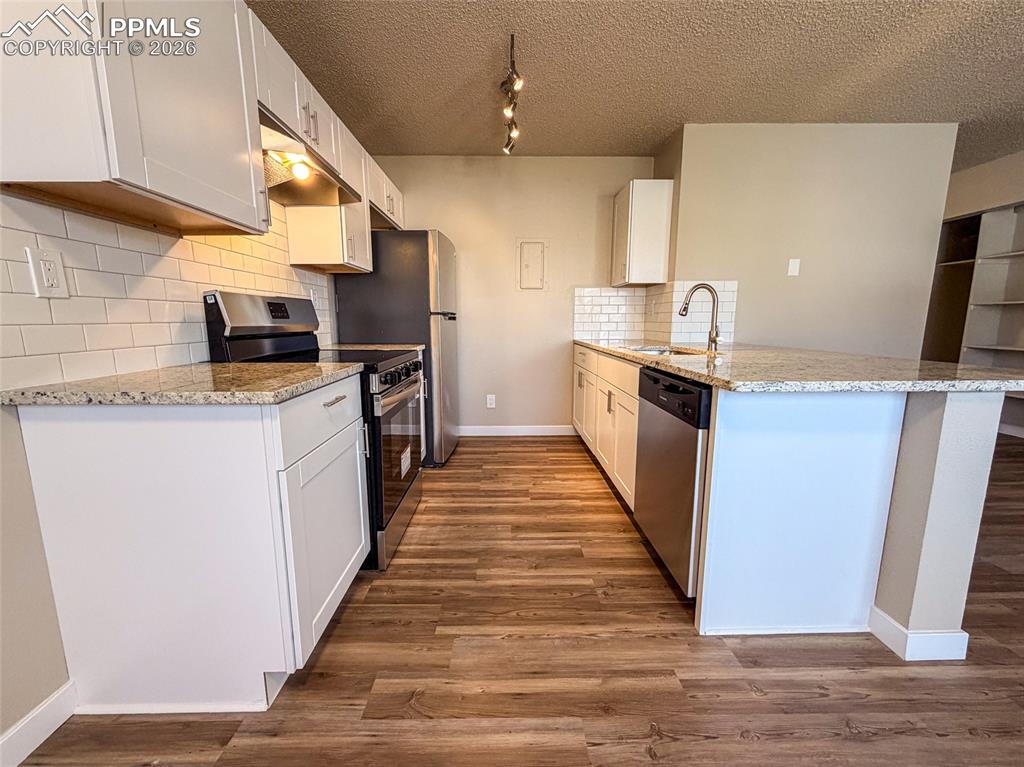 Image 6 of 35: Kitchen