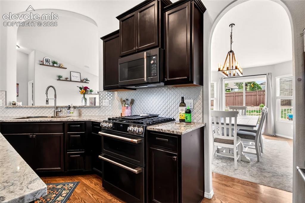 Image 15 of 41: Kitchen