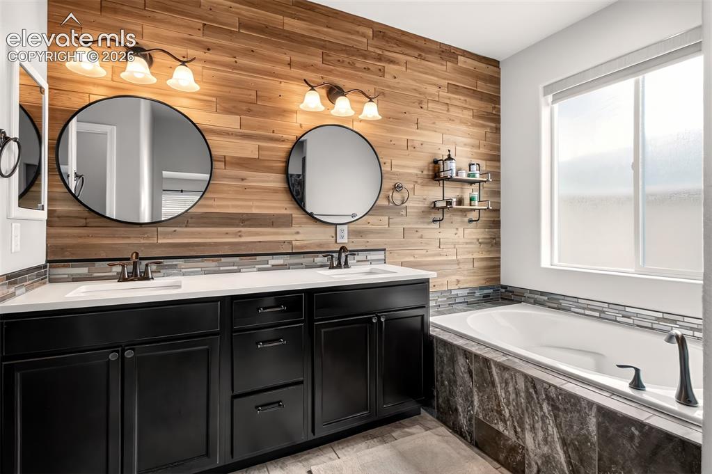 Image 20 of 41: Master bathroom