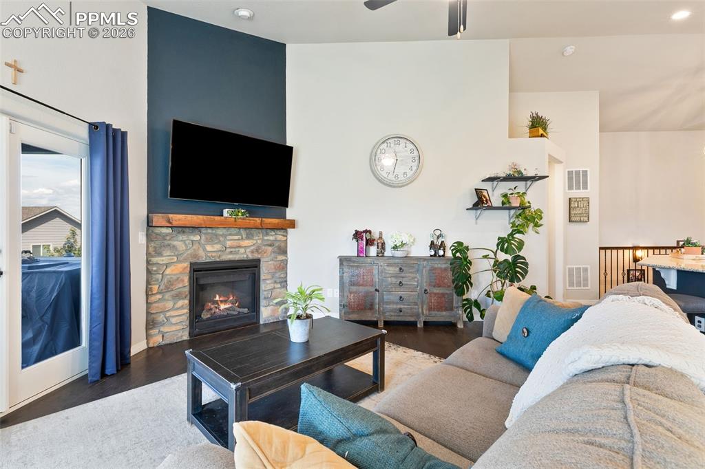 Image 10 of 50: Living Room