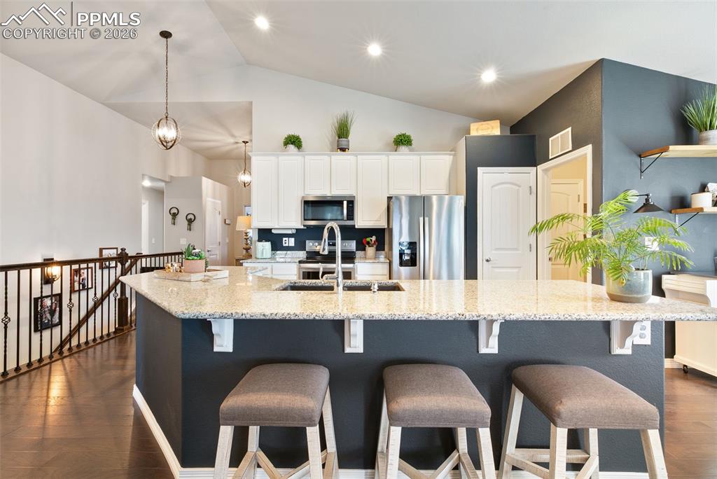 Image 13 of 50: Kitchen