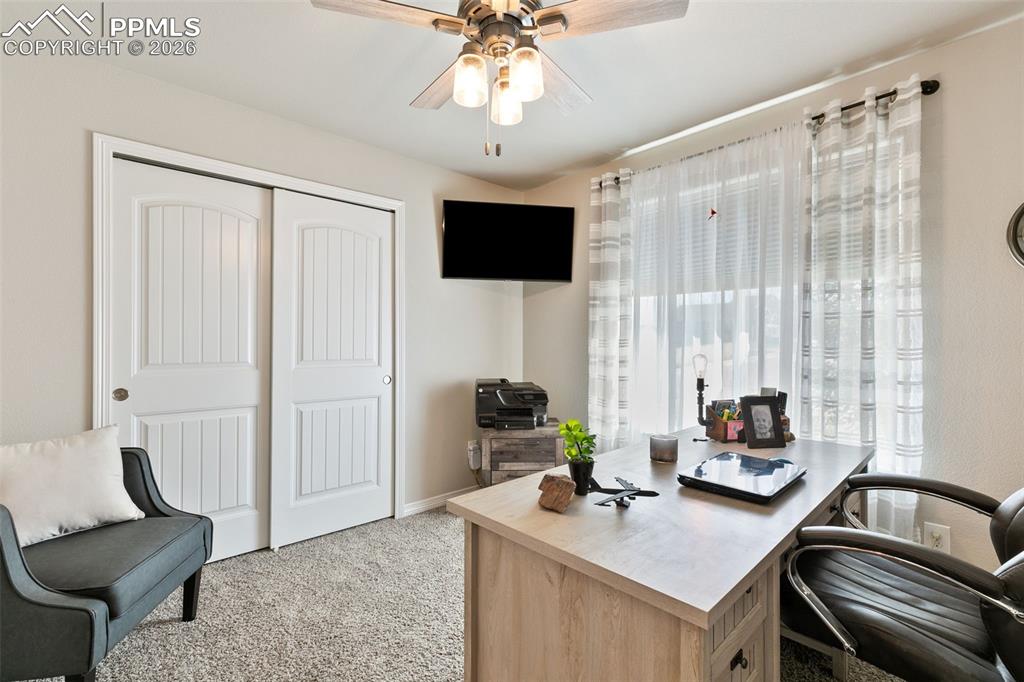 Image 26 of 50: Office