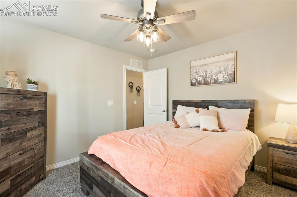 Image 29 of 50: Bedroom