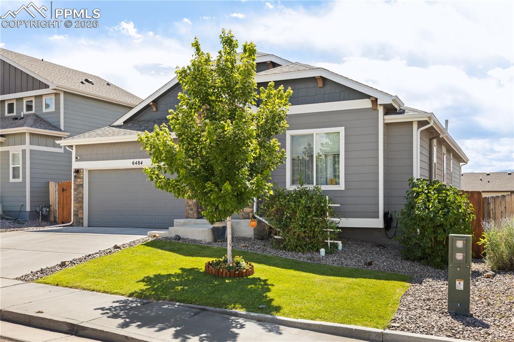 Image 3 of 50: Front of Structure