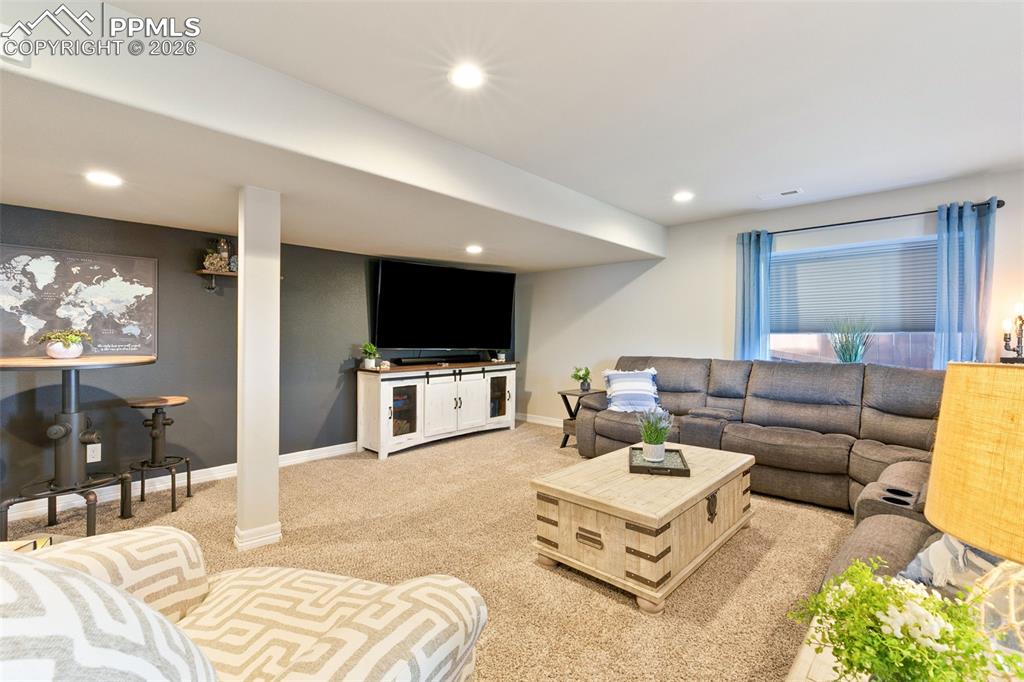 Image 31 of 50: Living Room