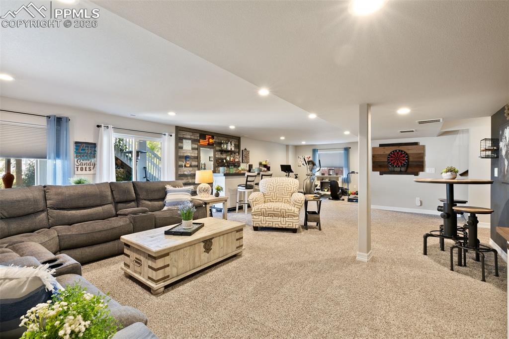 Image 33 of 50: Living Room